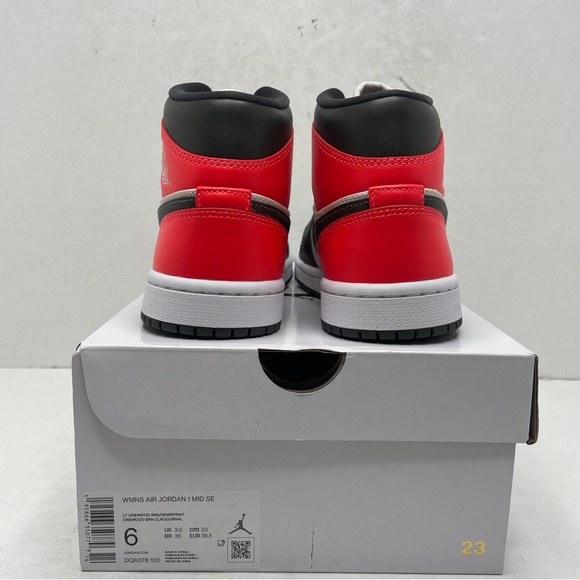 Nike Air Jordan 1 Retro Mid WMNS SE “Newspaper” 2022 - Picture 4 of 4